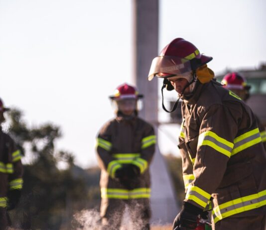 ‘부처님 오신 날’ 앞두고 전통사찰 화재 안전 조사 실시 a group of firefighters standing around a fire hydrant