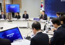 윤 대통령, “앞으로 30년, AI 반도체로 새로운 신화 써 나갈 것”