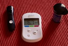 운동 부족이 가져오는 심각한 건강 문제 white One Touch at 6.7 remote