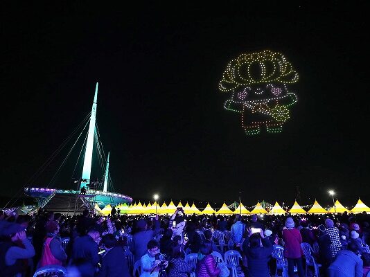 오색 국화가 피어나는 마산가고파국화축제 개막