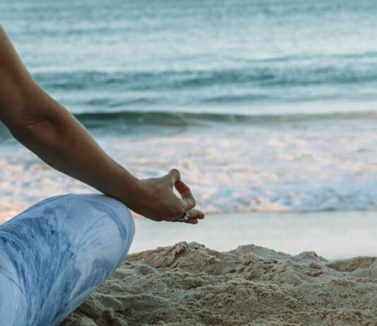 간 건강을 위한 필수 식단과 운동 가이드 person in blue shorts sitting on beach shore during daytime