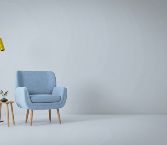 디지털 디톡스, 하루 1시간 ‘알림 끄기’가 주는 변화 a blue chair and a yellow lamp in a white room