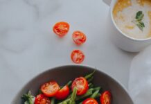 면역력 높이는 식습관, 건강을 지키는 첫걸음 bowl of vegetables