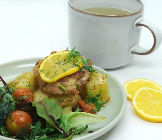 건강한 식단, 작은 실천으로 만드는 큰 변화 a plate of food next to a cup of tea