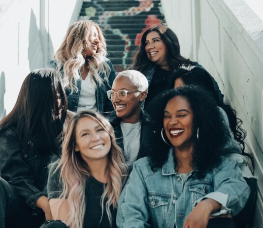 ‘조용한 위협’ 여성 건강 적신호, 2030세대부터 ‘조기 예방’이 트렌드 3 women sitting on red carpet