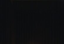 “잘 자는 습관이 건강을 바꾼다”…바쁜 일상 속 실천 가능한 최신 수면 트렌드 turned on study lamp beside bed