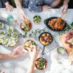 MZ세대 확산 ‘마음챙김 식사’…실생활 속 건강 지키는 작은 변화 people holding clear drinking glasses